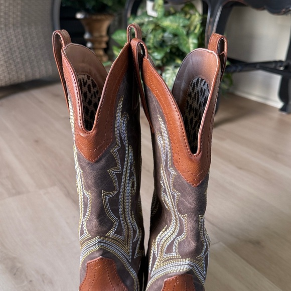 Brown and Tan Western Cowboy Boots Rollda Boots Only Worn a Few Times - Picture 3 of 16